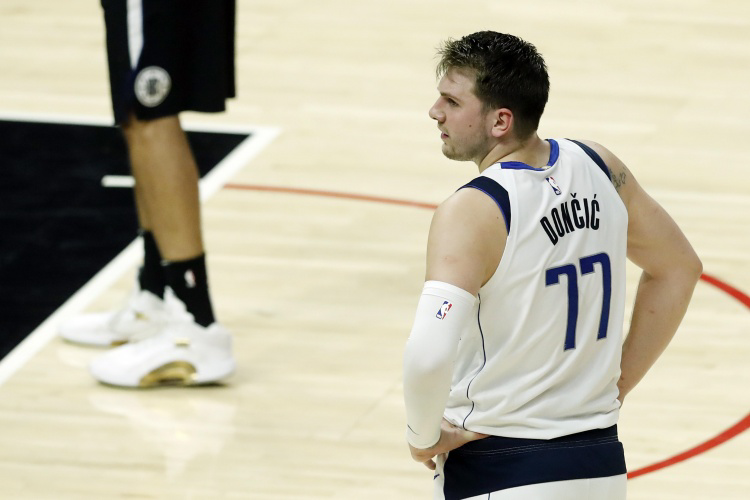 九游体育-风云突变切尔西清晨遗憾出局，荷甲版图或变，赛场秩序良好，控场能力受关注(潘德的预言作弊商店指令)