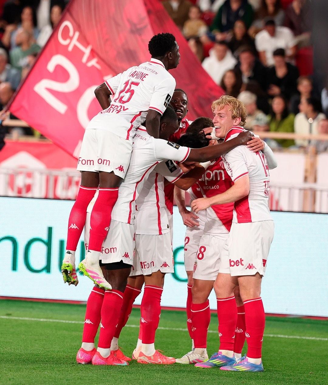 拜仁慕尼黑训练开放日;今夜更衣室发声引欢呼;法甲在即;年轻球员得到机会(周六010德甲拜仁慕尼黑vs柏林联合) 拜仁慕尼黑训练开放日;今夜更衣室发声引欢呼;法甲在即;年轻球员得到机会(周六010德甲拜仁慕尼黑vs柏林联合)