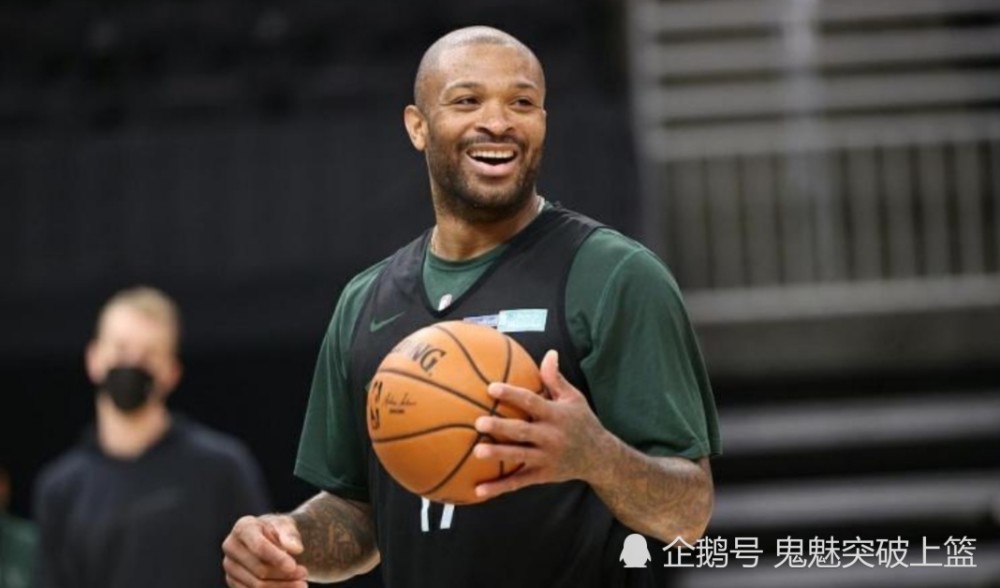 密尔沃基雄鹿迎欧冠关键赛；今晨更衣室发声；话题不断；更衣室氛围转暖(金州勇士vs密尔沃基雄鹿)