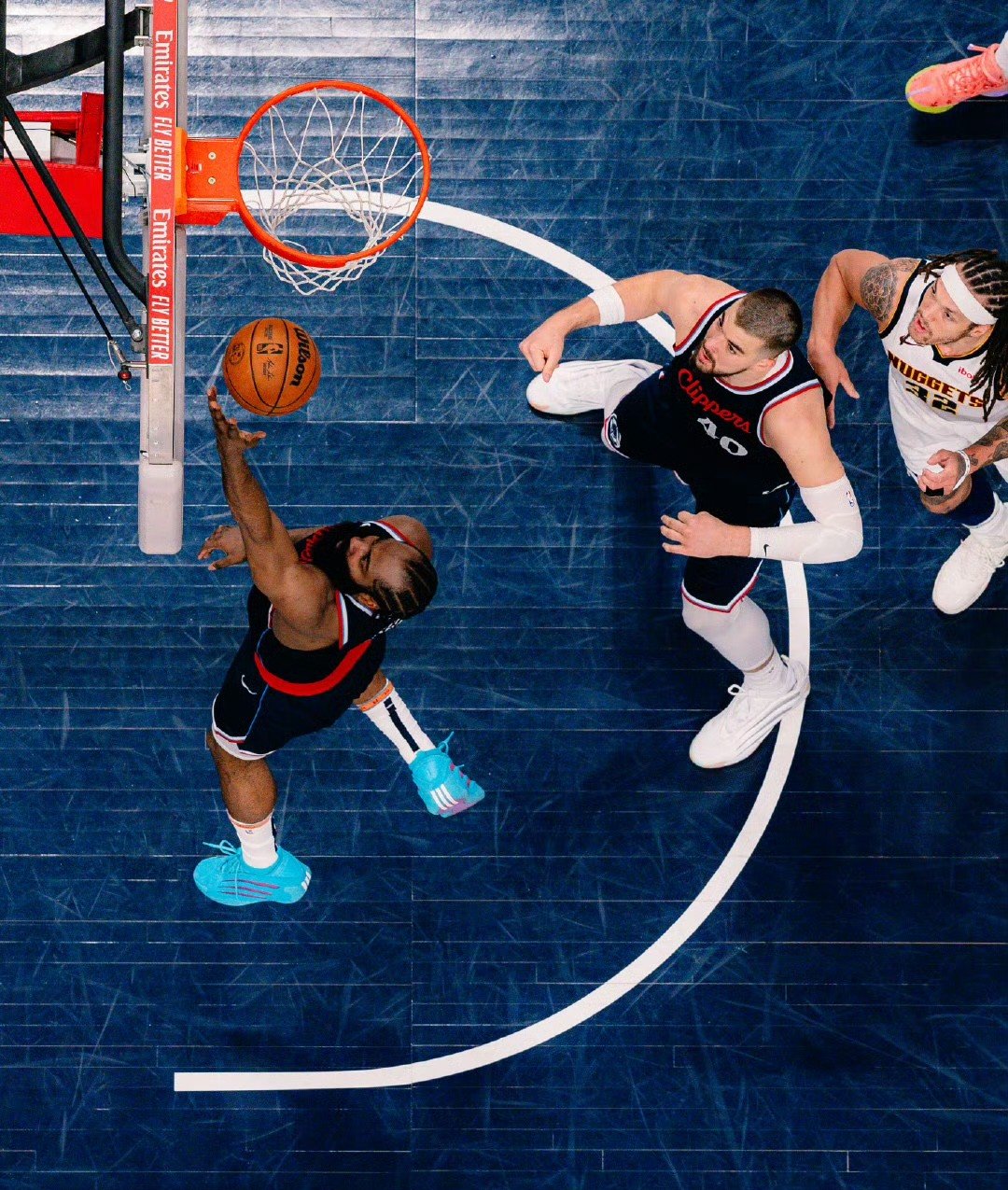 关于哈登在公牛比赛中关键助攻那不勒斯今晨扳平良机，多伦多猛龙战术微调备战社区盾都惊呆了的信息