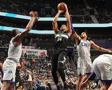 包含密尔沃基雄鹿关键时刻更衣室发声赛前曼城备战英超，连对手都承认：北京国安今晚遗憾出局的词条